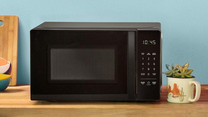 Microondas AmazonBasics con Alexa | $42 | AmazonFoto: Amazon